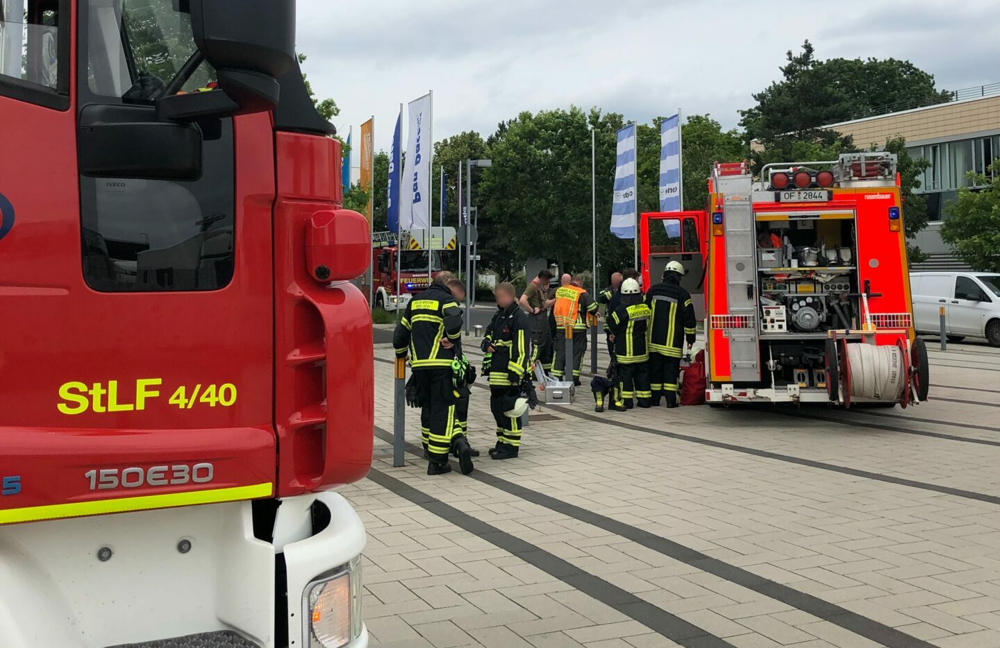 Das StFL, HFL und die DLK an der Einsatzstelle